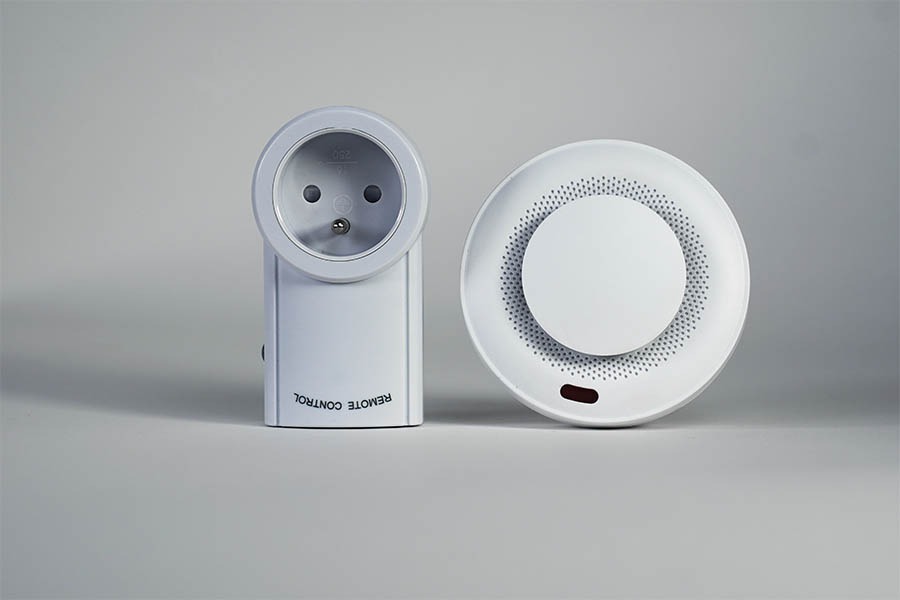 Smart smoke sensor and connected electrical socket