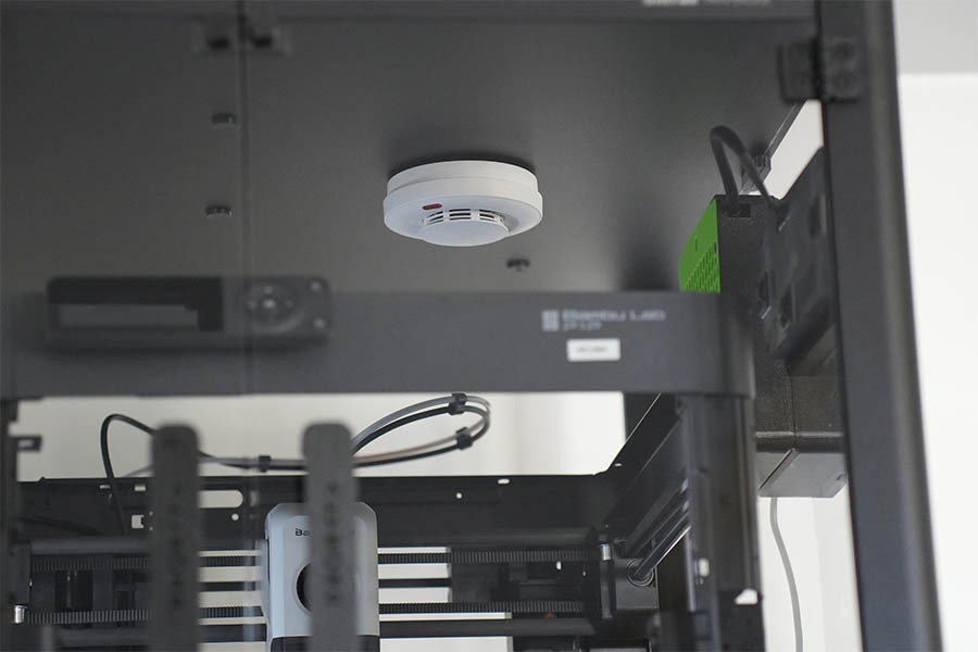 Smart smoke sensor in 3D printer enclosure