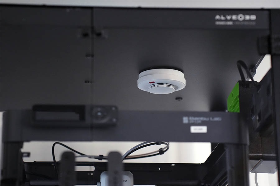 detector de humo en la carcasa de la impresora 3D alveo3D